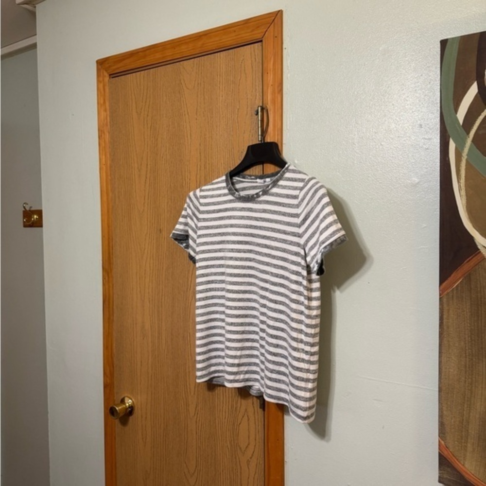 Gap Medium Gray & White w/Stripes Short Sleeve Knit Top - EUC